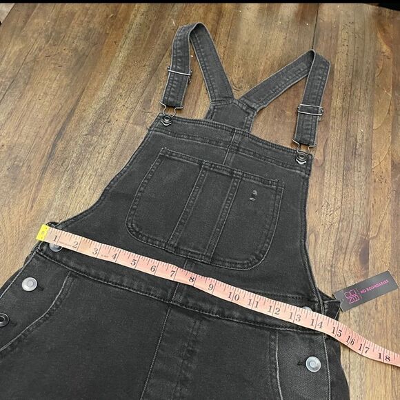 Black Distressed Juniors Short Overalls - Picture 6 of 8